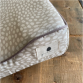 Pine Cone Puslehynde, herd printed caramel